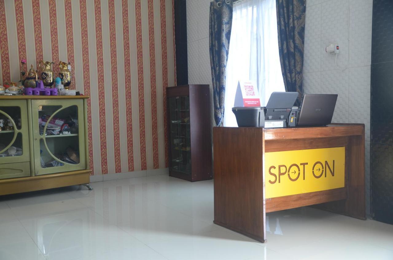 SPOT ON OYO 1988 Pondok Seril Syariah Makassar Bagian luar foto