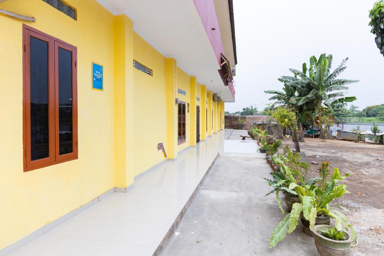 SPOT ON OYO 1988 Pondok Seril Syariah Makassar Bagian luar foto